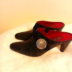 Brighton Vintage Romeo black slip on mule size 6.5